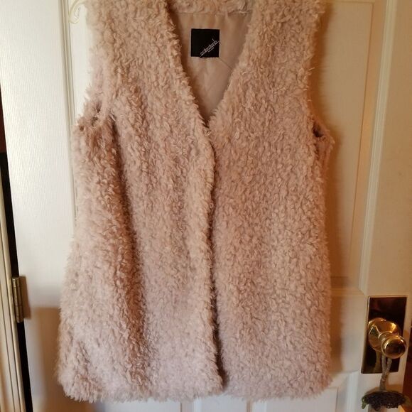 BEIGE FUZZY VEST FROM LORD & TAYLOR - Picture 3 of 6